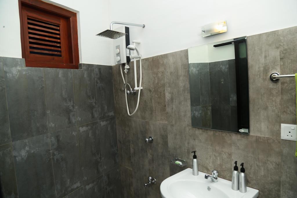 Four Season Guest House تانجالي المظهر الخارجي الصورة